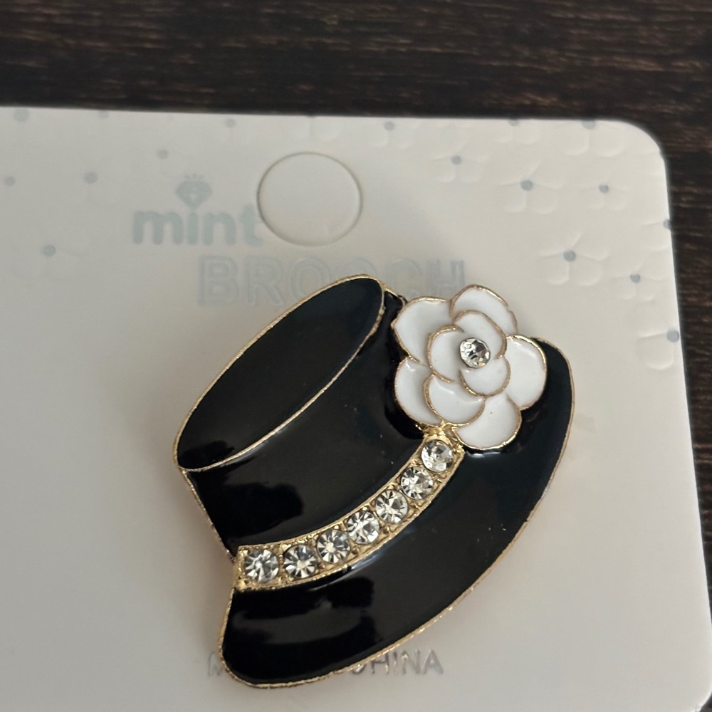 Black Enamel Top Hat Brooch White Camellia Flower Rhinestone Pin Gold Tone
